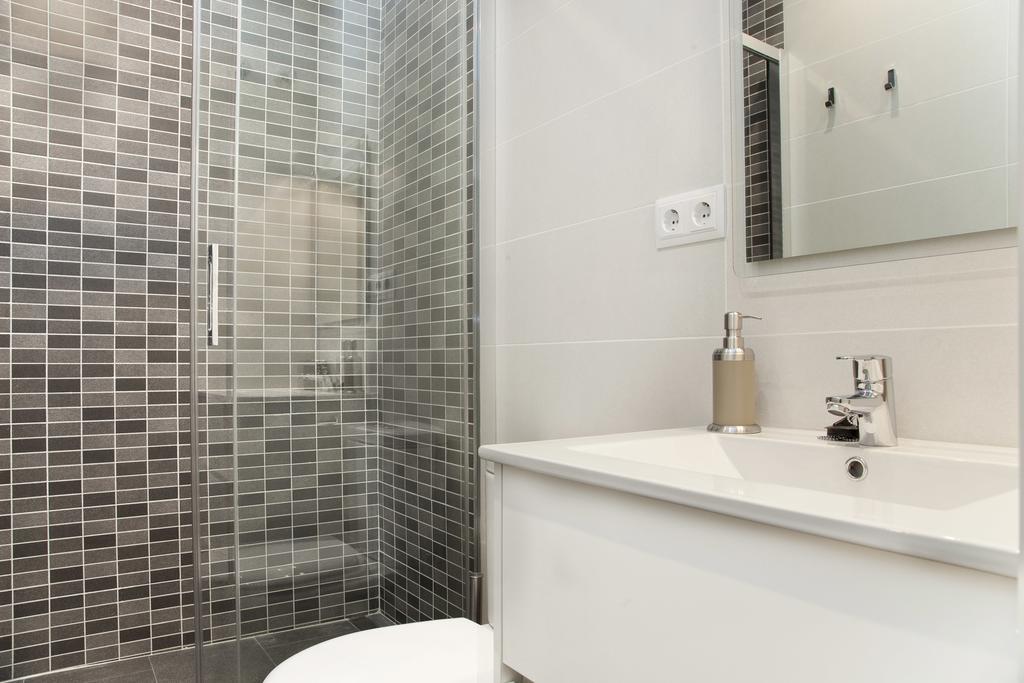 Flateli Roger 2 Apartment Barcelona Ngoại thất bức ảnh